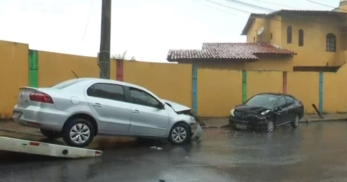 Uma pessoa fica ferida após batida entre dois veículos no Alto do Coqueirinho, em Salvador