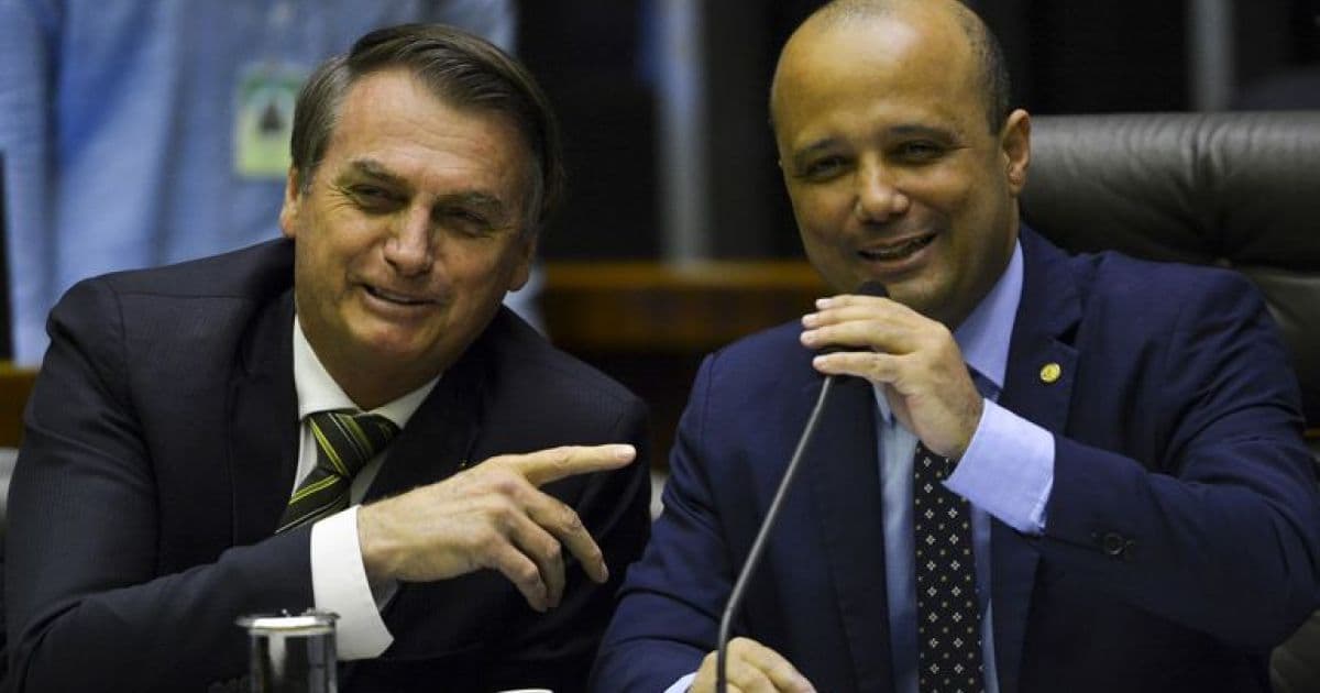 Aliados de Bolsonaro resistem a indicação de Vitor Hugo para MEC