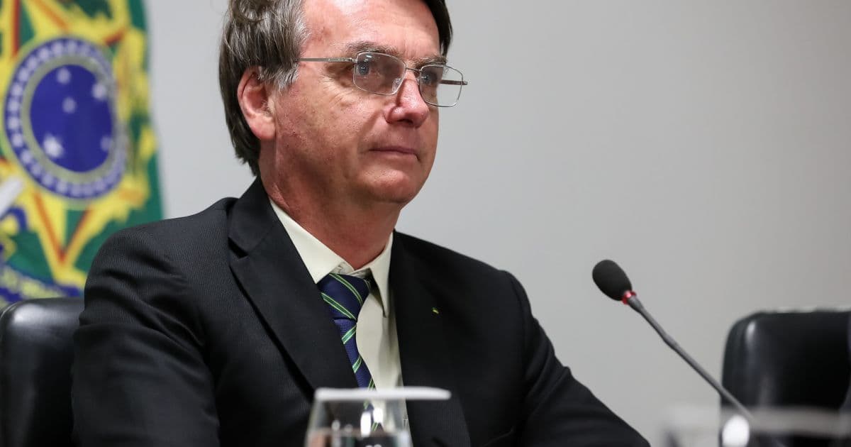 Bolsonaro informa que novo teste para coronavírus deu positivo