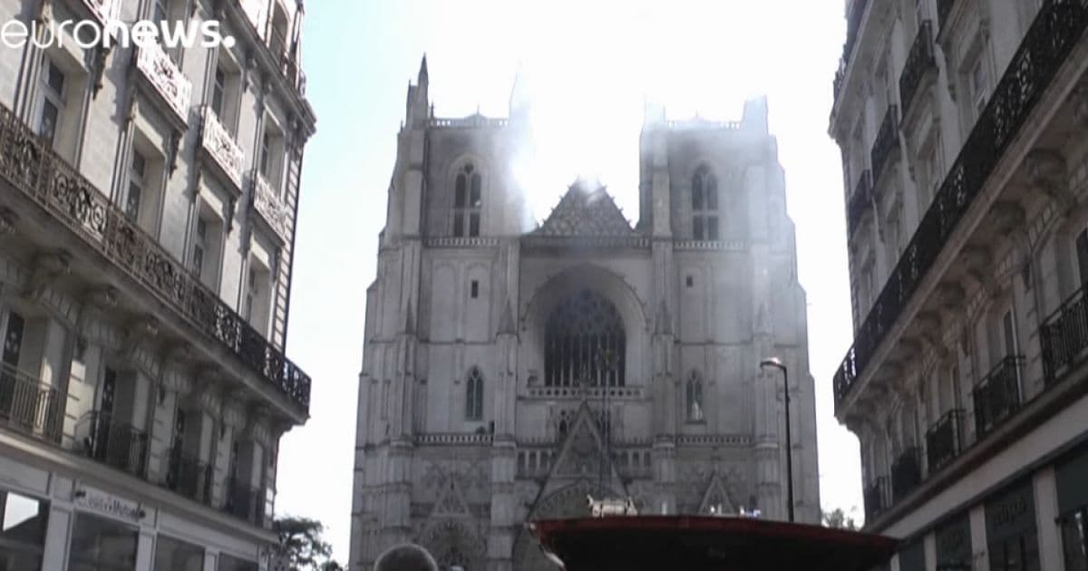 França: Principal suspeito, voluntário confessa autoria de incêndio na catedral de Nantes
