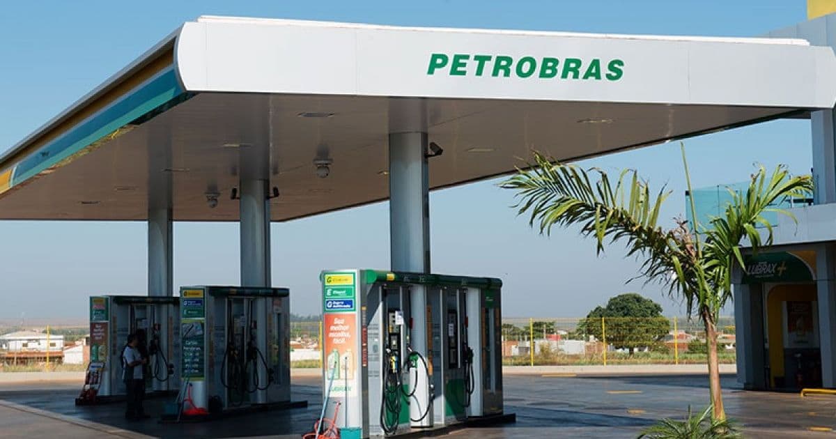 Petrobras reduz em 4% preço da gasolina nas refinarias nesta sexta