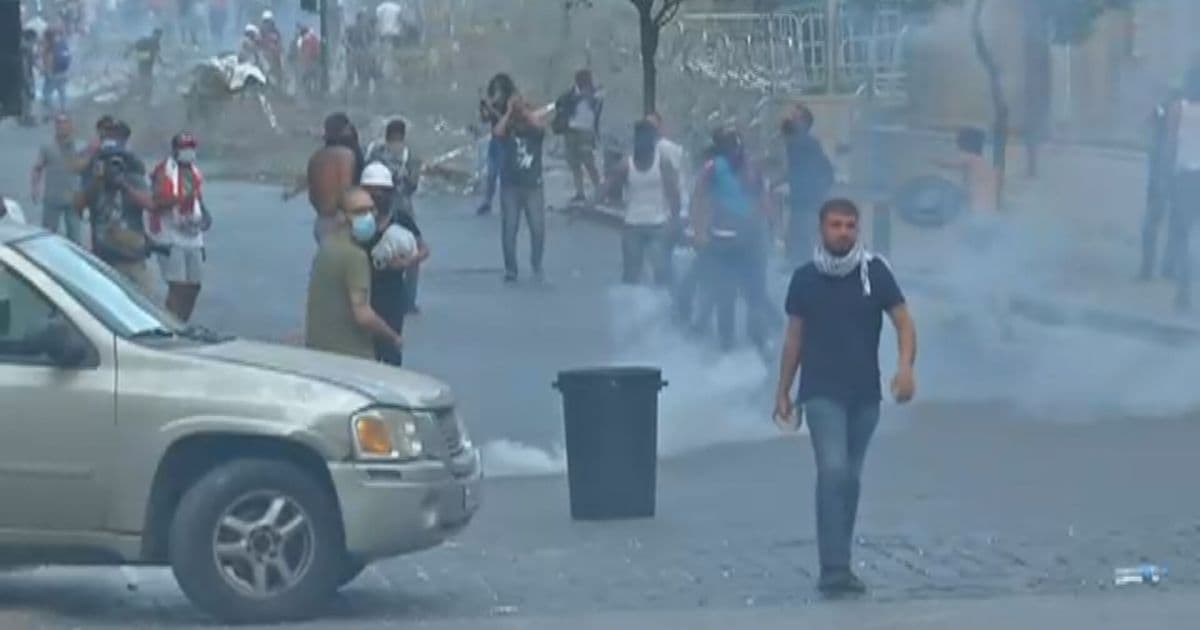 Após explosão, manifestantes protestam contra governo no Líbano
