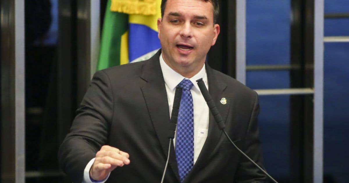 Saques reforçam suspeita de 'rachadinha' em gabinete de Flávio Bolsonaro, diz MP-RJ