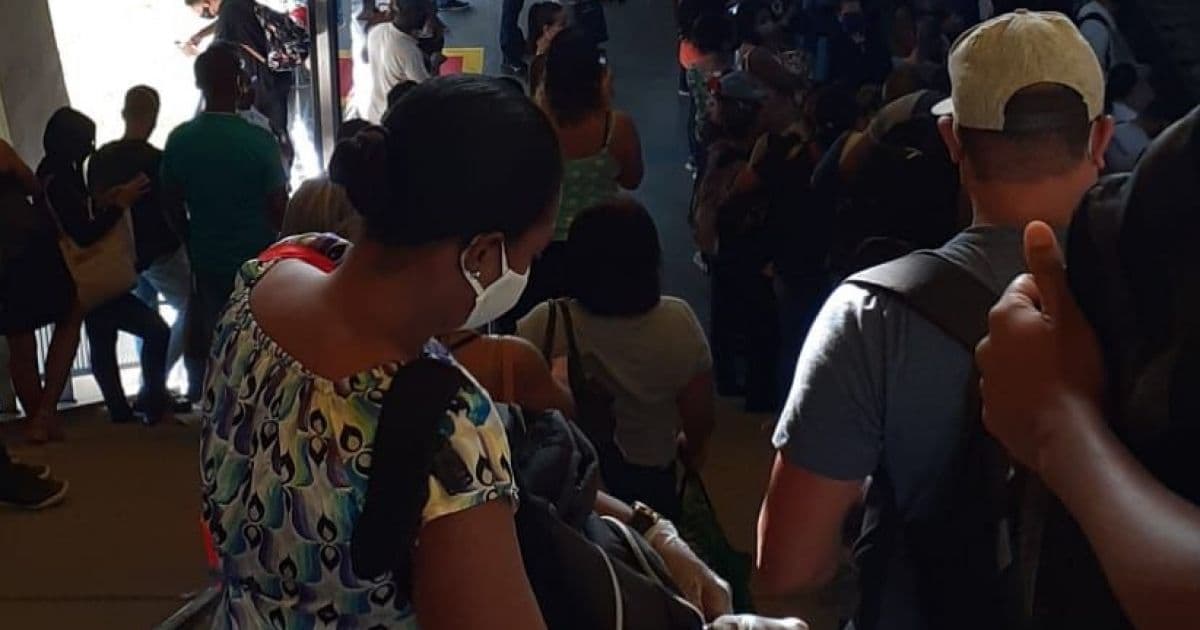 Falha na linha 2 do metrô de Salvador deixa estações lotadas