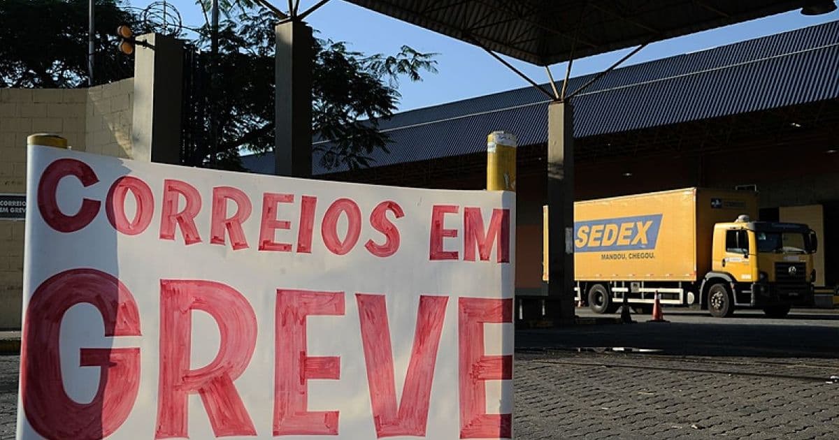Funcionários dos Correios entram em greve por tempo indeterminado