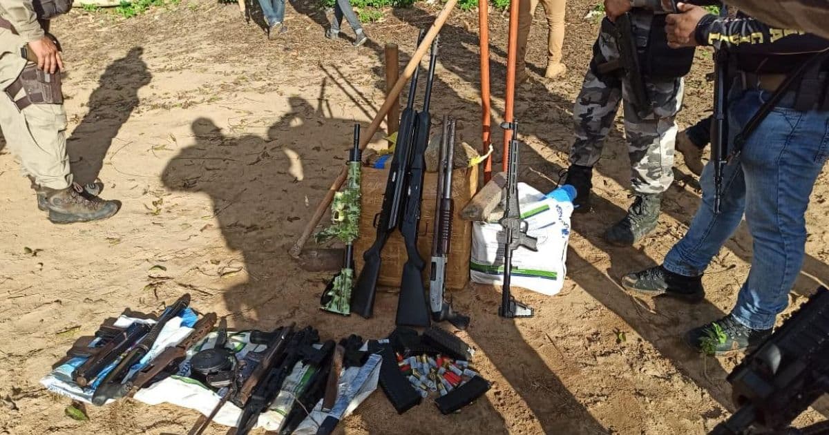 Operação da PM e Civil encontra armas e drogas enterrados em em Salvador