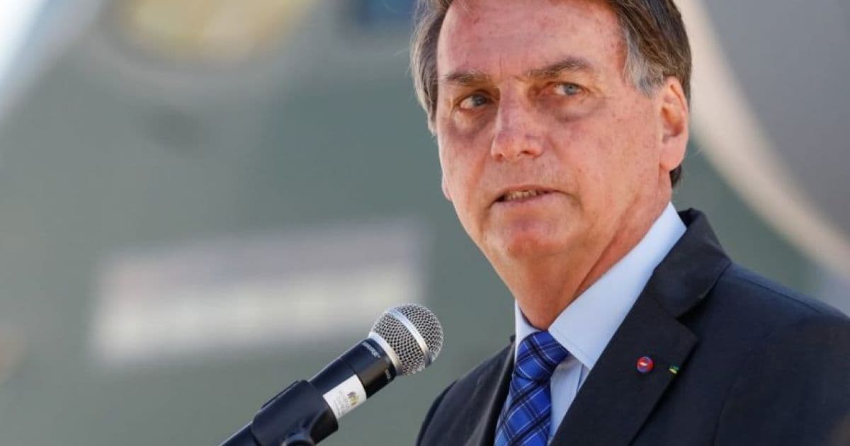 Mais de um milhão de mensagens questionam Bolsonaro sobre repasses a primeira-dama