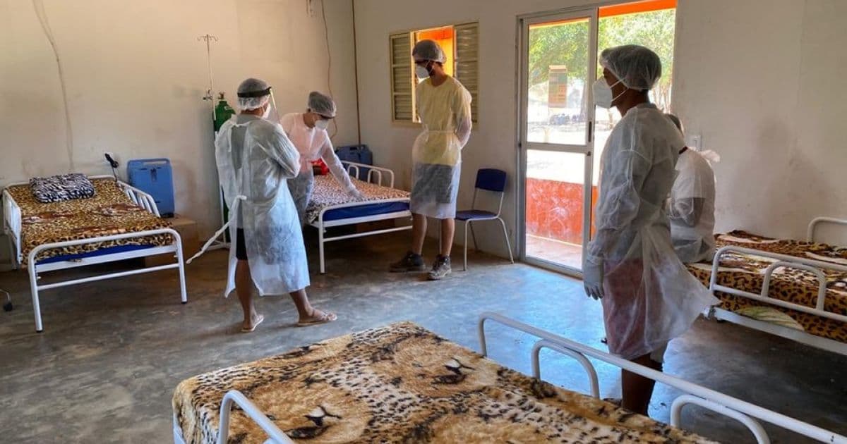Aldeia improvisa hospital, contrata médica e tem mortalidade zero por Covid-19