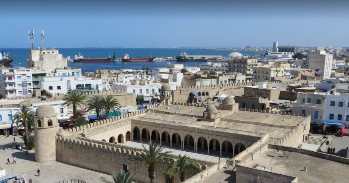 Policial e três supostos terroristas morrem após ataque em cidade turística da Tunísia