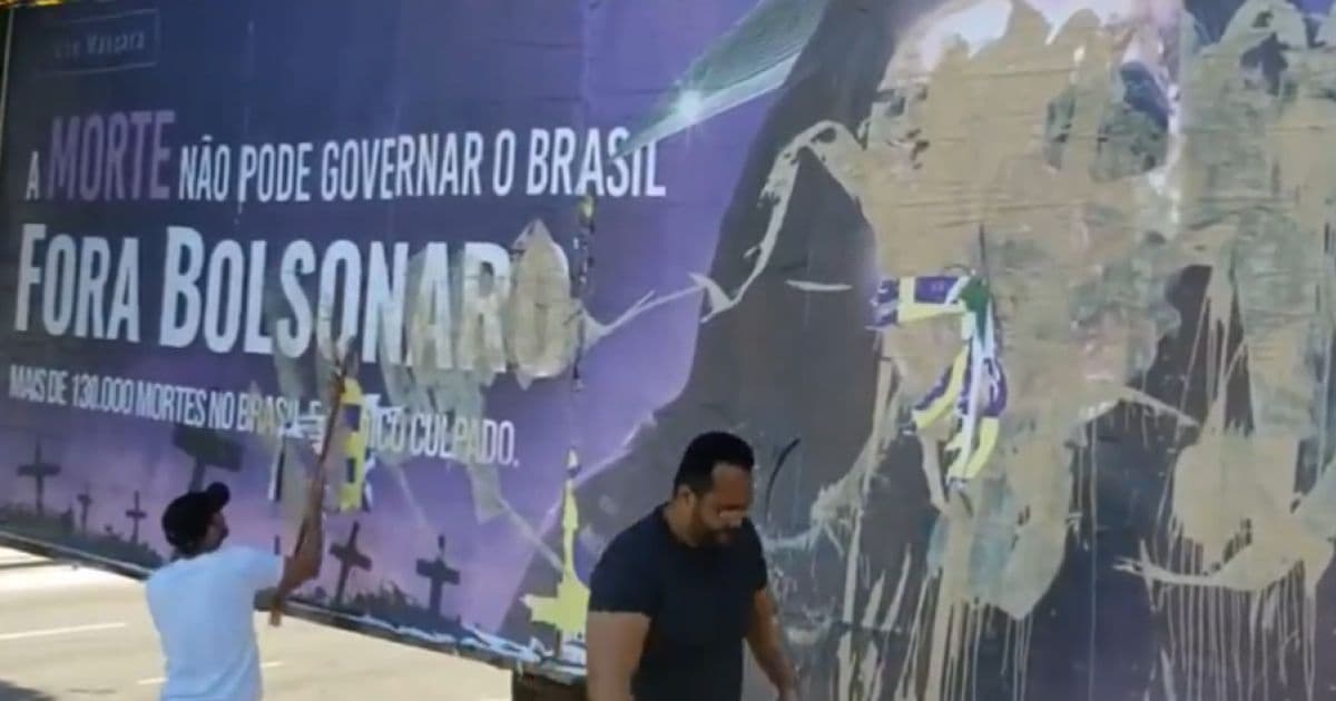 Sindicato que fez outdoor contra Bolsonaro vai processar advogado que depredou peça