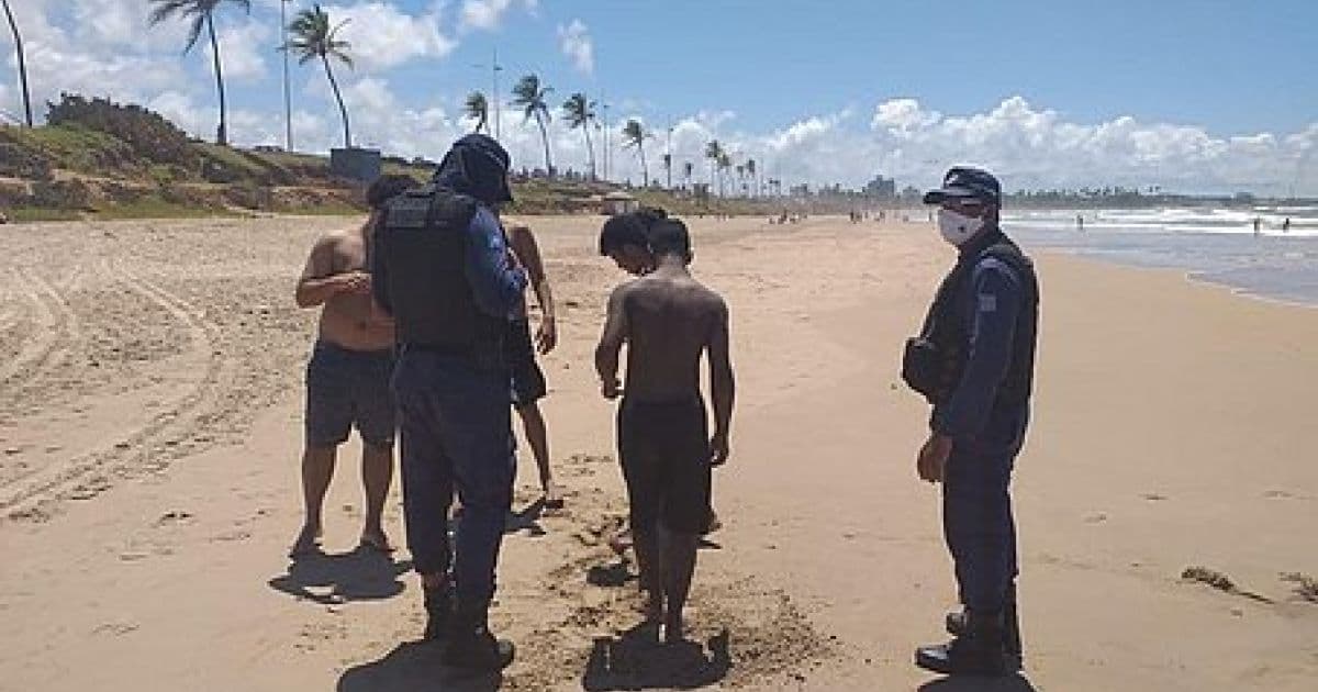 Guarda Municipal retira banhistas de praia que desrespeitaram decreto neste sábado
