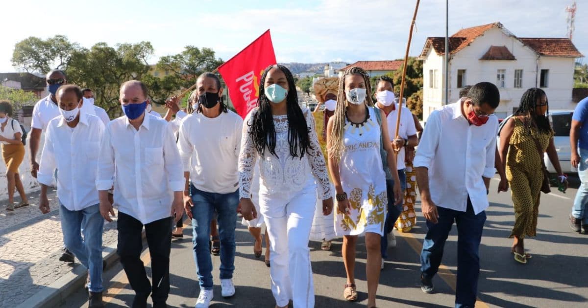 Com presença de João Leão, Olívia Santana inicia campanha pela prefeitura no Bonfim