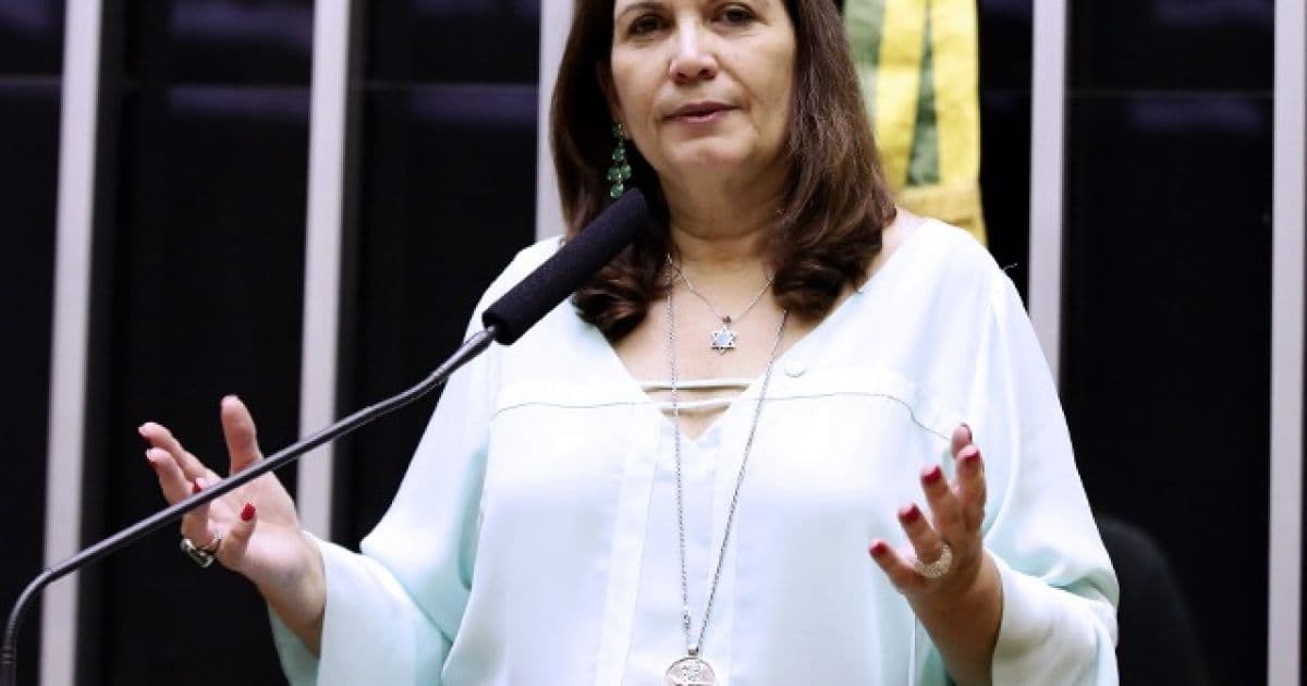 Bia Kicis faz post racista sobre Mandetta e Moro; ex-ministro responde: 'Racista chula'