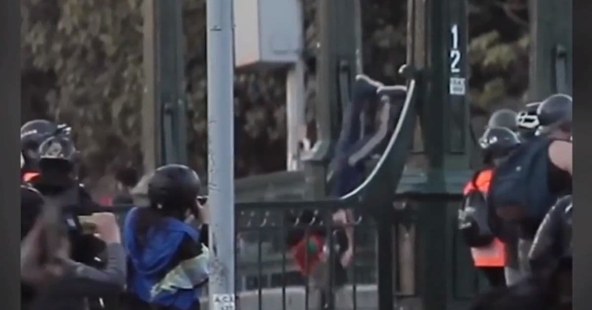 Policial é suspeito de jogar adolescente de ponte durante protesto no Chile