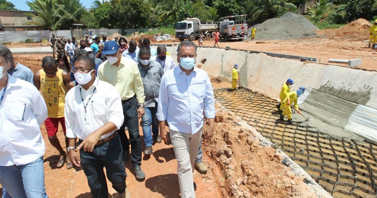 Rui visita obras de canalização de rios, urbanização e pavimentação no Subúrbio 