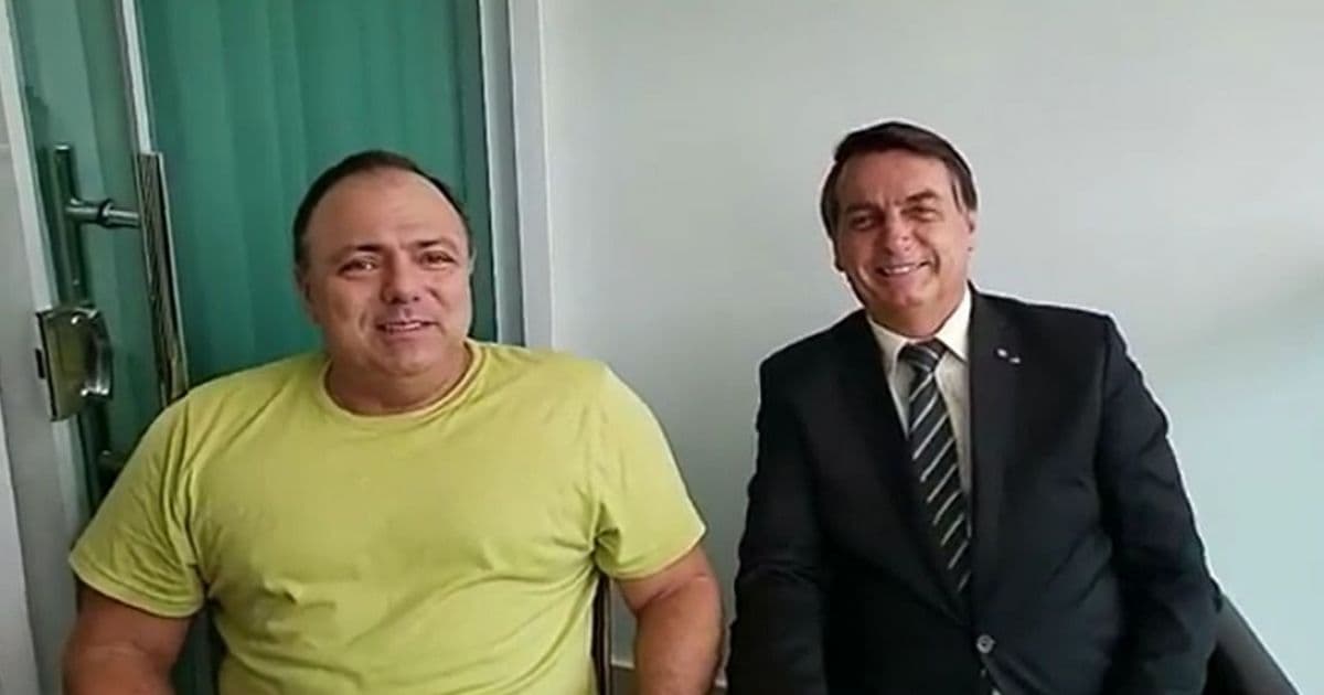 Ao lado de Bolsonaro, Pazuello afasta desalinhamento: 'Um manda e o outro obedece'