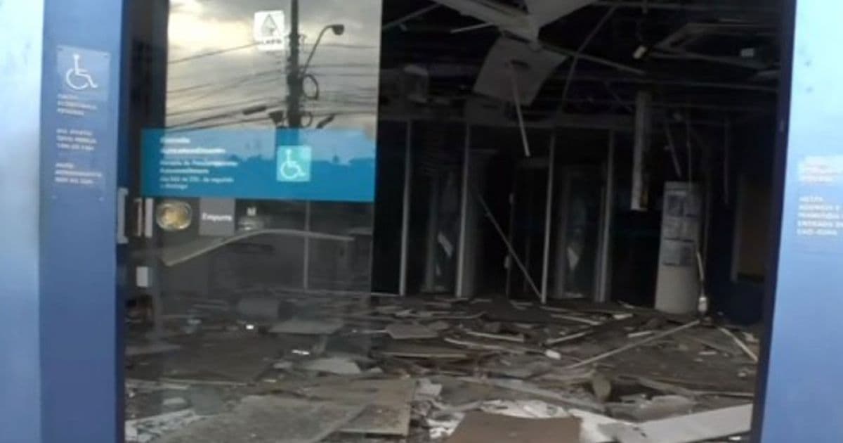 Teto de agência bancária desaba após explosão criminosa em Porto Seco Pirajá