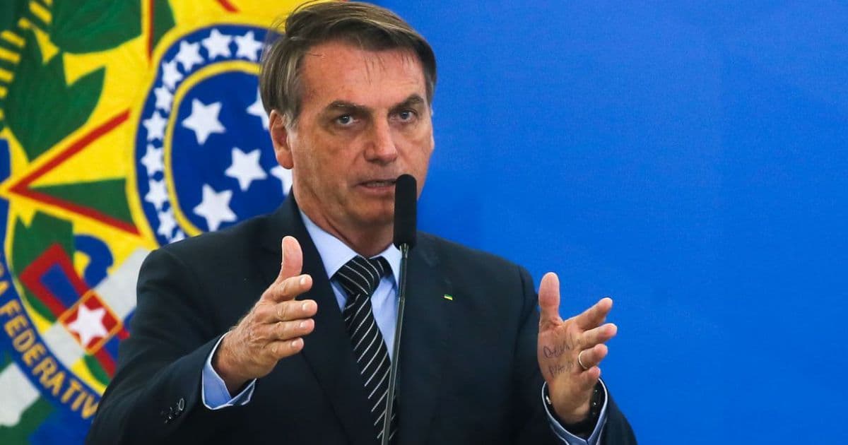 Avião com Bolsonaro muda de curso após dificuldade para pousar na Bahia