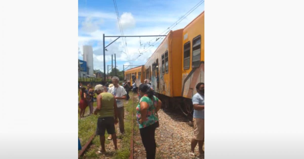 Trem sai dos trilhos em Paripe; operação está suspensa