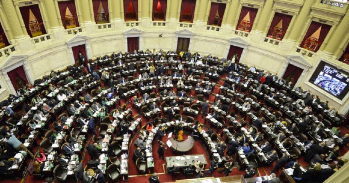Câmara dos Deputados da Argentina aprova descriminalização do aborto