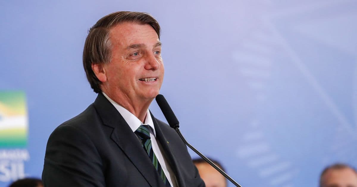 Bolsonaro anuncia aumento do salário mínimo para R$ 1.100 