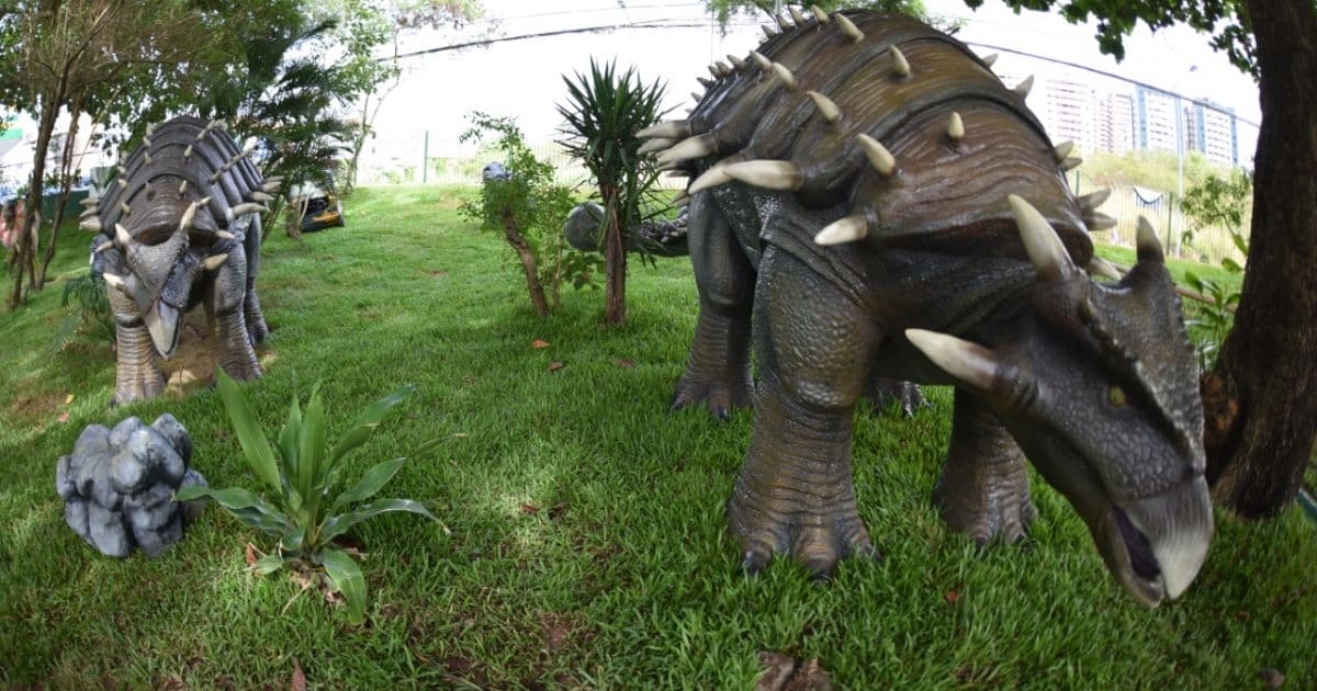 Lagoa com réplica de dinossauros é inaugurada no Stiep, em Salvador; veja fotos
