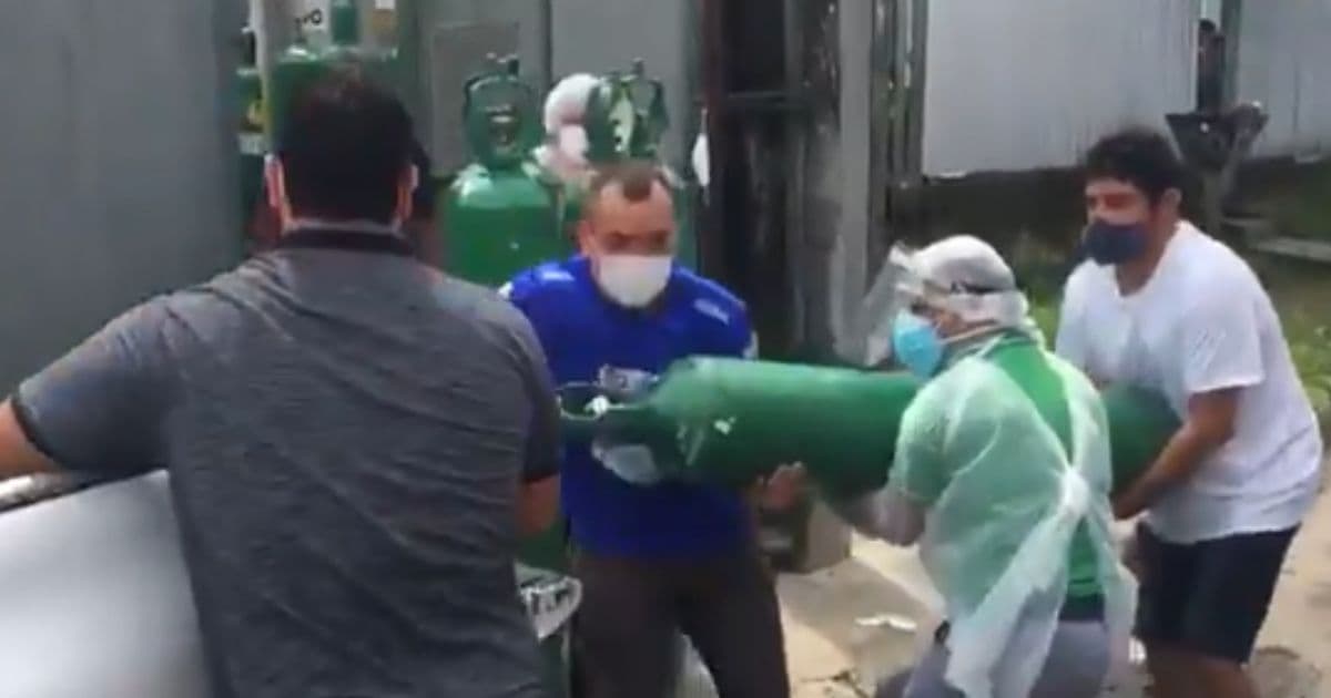 Vídeo mostra chegada de oxigênio e desespero de parentes de pacientes de Covid em Manaus