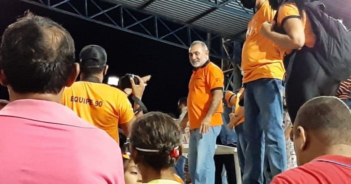 Senador promove festa com aglomeração em meio a fase grave da pandemia em Roraima