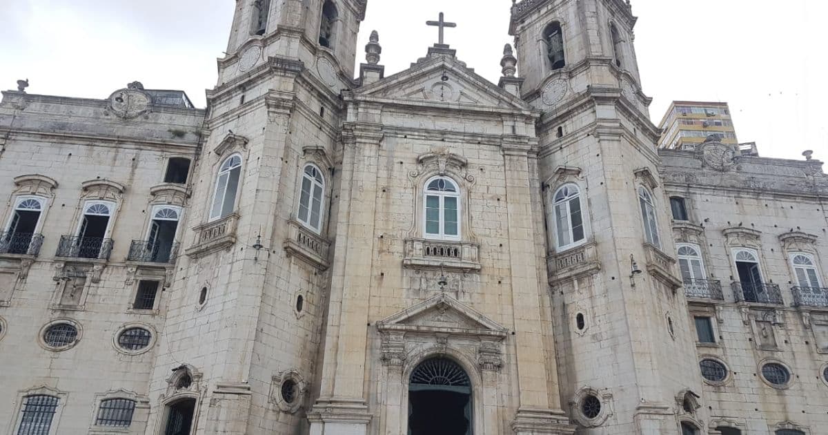 Bruno sanciona lei que permite funcionamento de templos religiosos durante calamidade