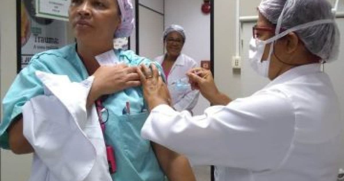 Salvador terá regime de plantão no final de semana para aplicação de vacinas, diz Leo 