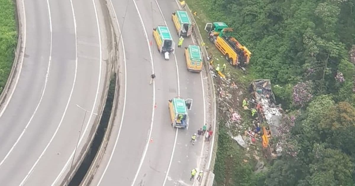 Acidente com ônibus deixa 21 mortos e mais de 30 feridos na BR-376