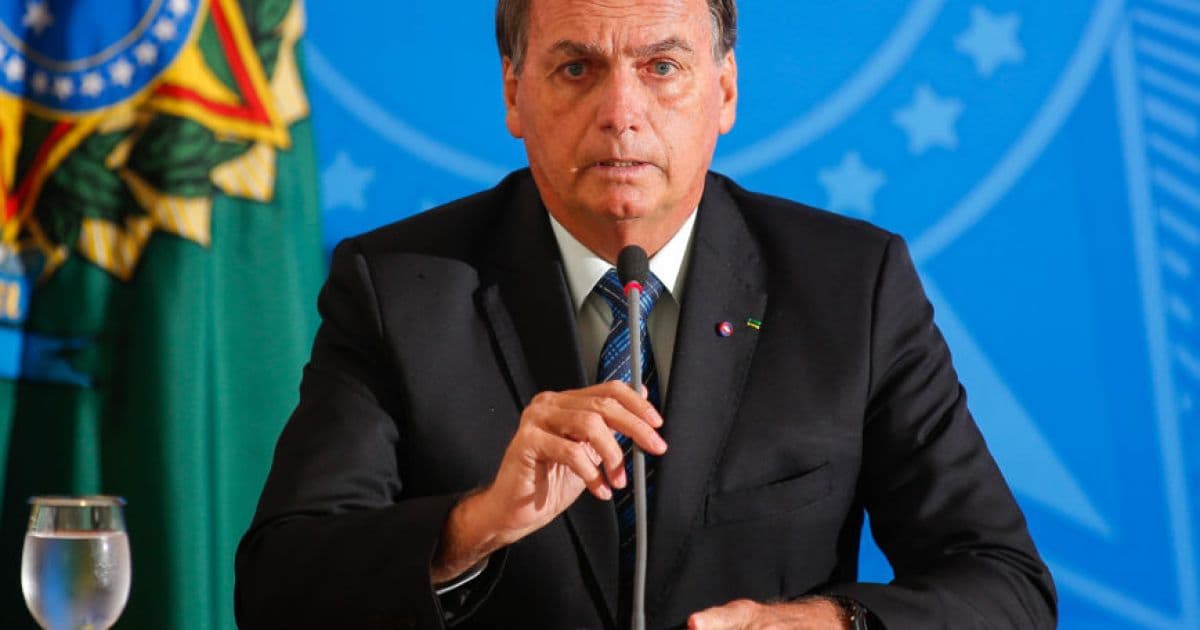 Bolsonaro diz que gasolina poderia ser 15% mais barata