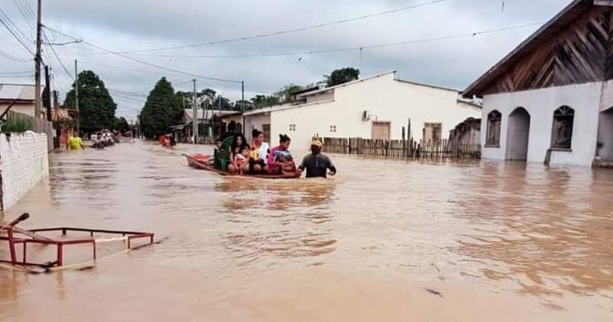 Cheia no Acre deixa mais de 10 mil pessoas sem energia elétrica; crise sanitária se agrava