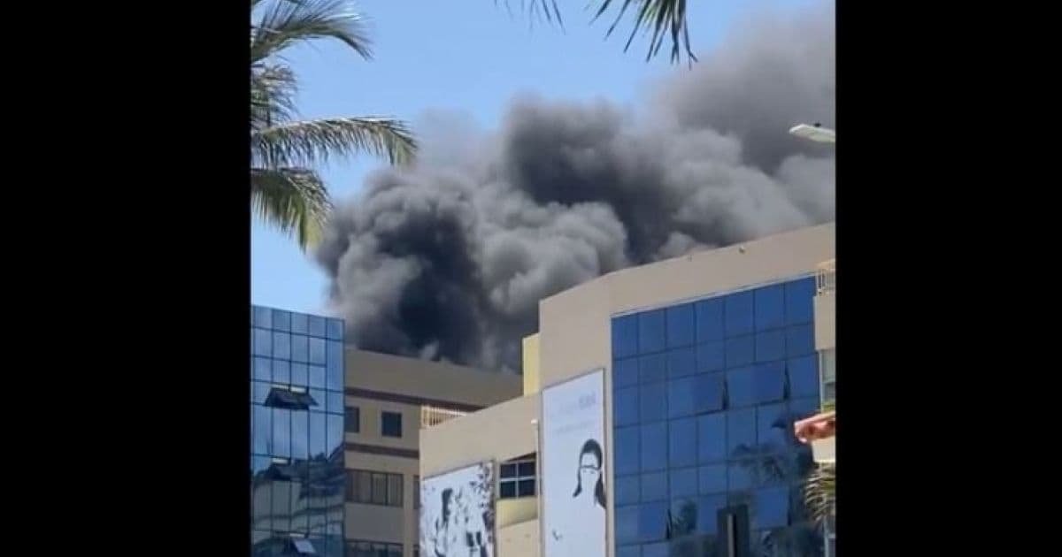 Incêndio atinge clínica psiquiátrica em Ondina; Bombeiros controlam as chamas