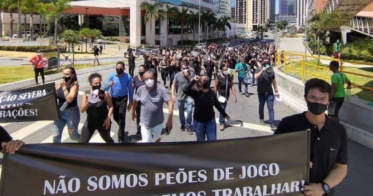 Manifestantes fazem protesto contra fechamento do comércio em Salvador