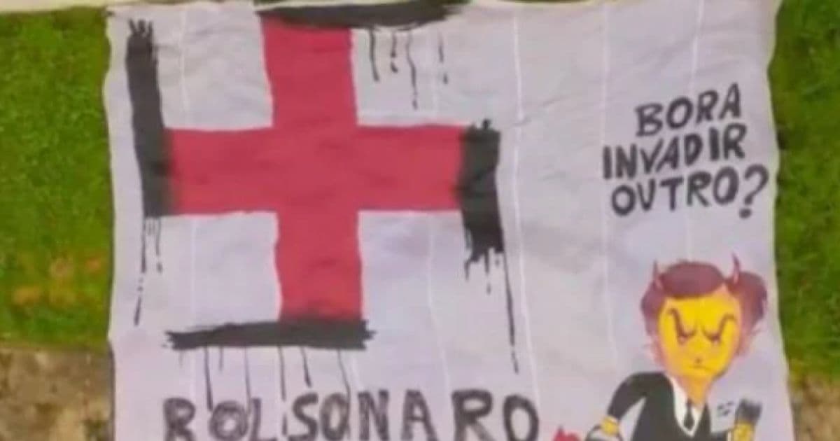 Cinco militantes do PT são presos no DF com faixa chamando Bolsonaro de 'genocida'