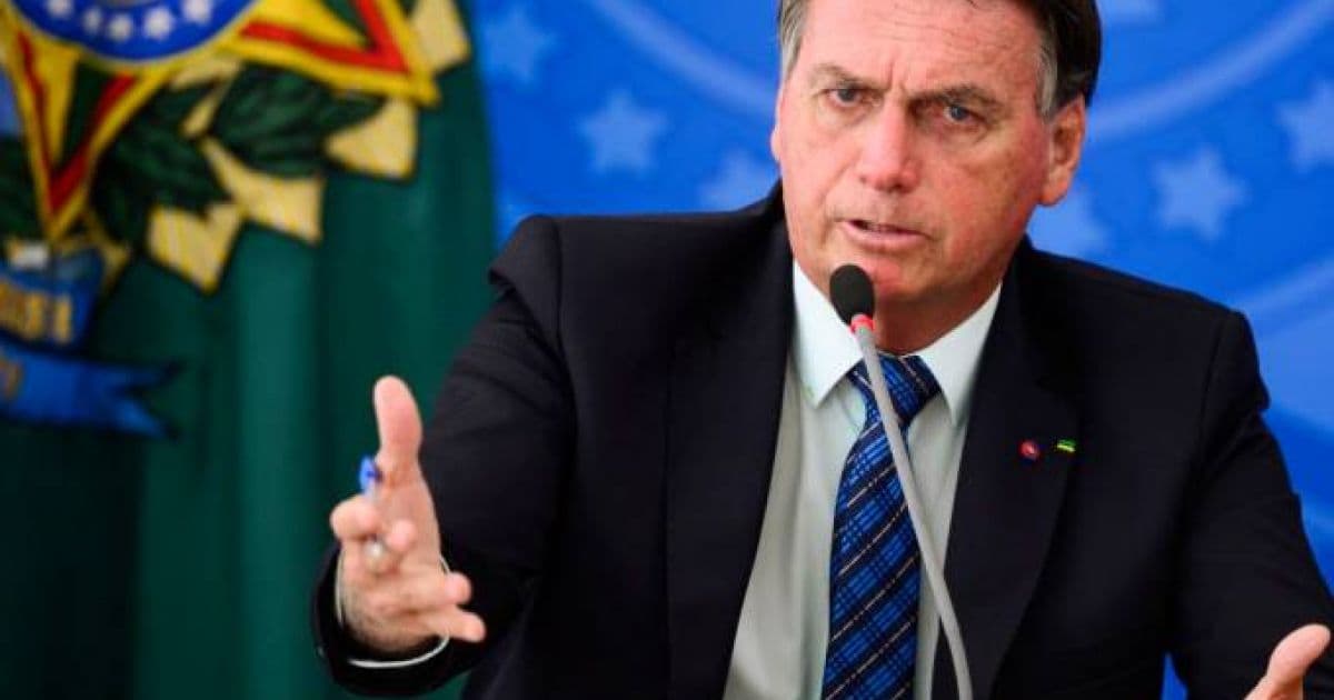 Bolsonaro diz que vida está em 'primeiro lugar', mas continua a defender tratamento precoce