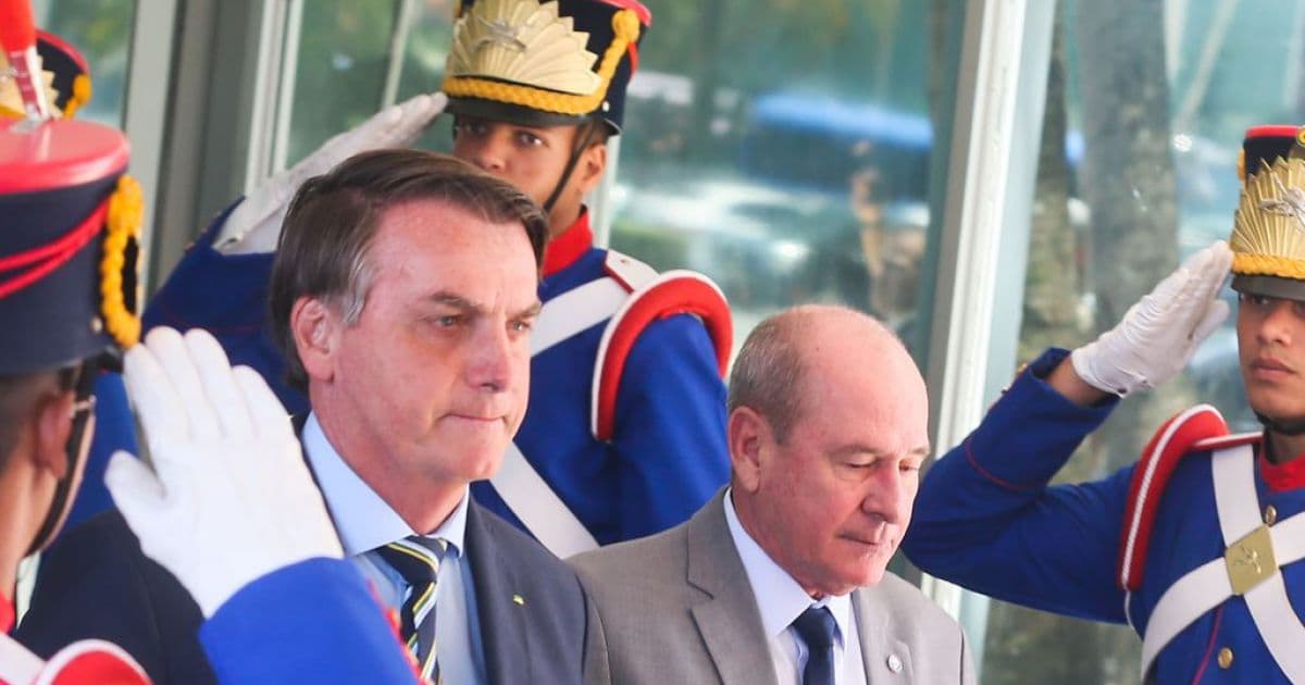  Bolsonaro demite ministro da Defesa e deve promover mudanças em outras pastas 