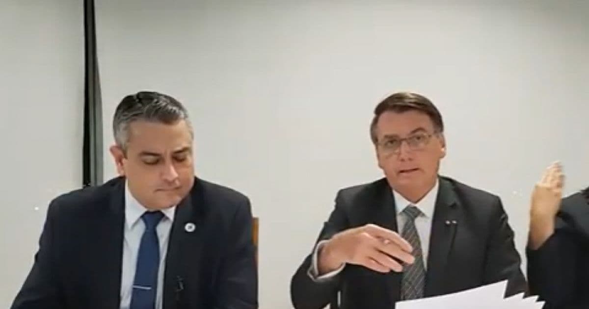 Bolsonaro diz que se 'movimentou' em 2020 para obter vacinas: 'Clima de pavor não ajuda'