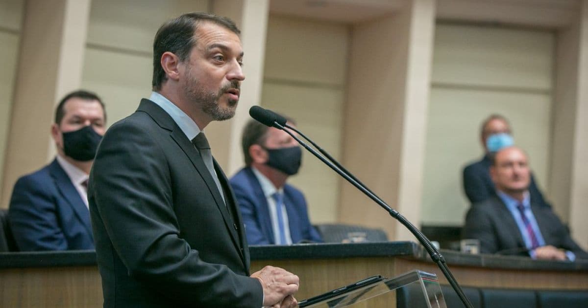 STJ arquiva investigação contra governador de SC por compra de respiradores