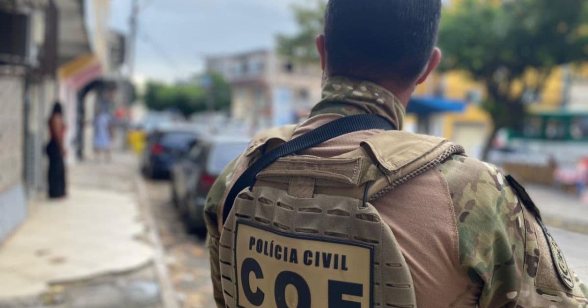 Polícia prende quatro pessoas por associação criminosa na Boca do Rio; um é ex-policial