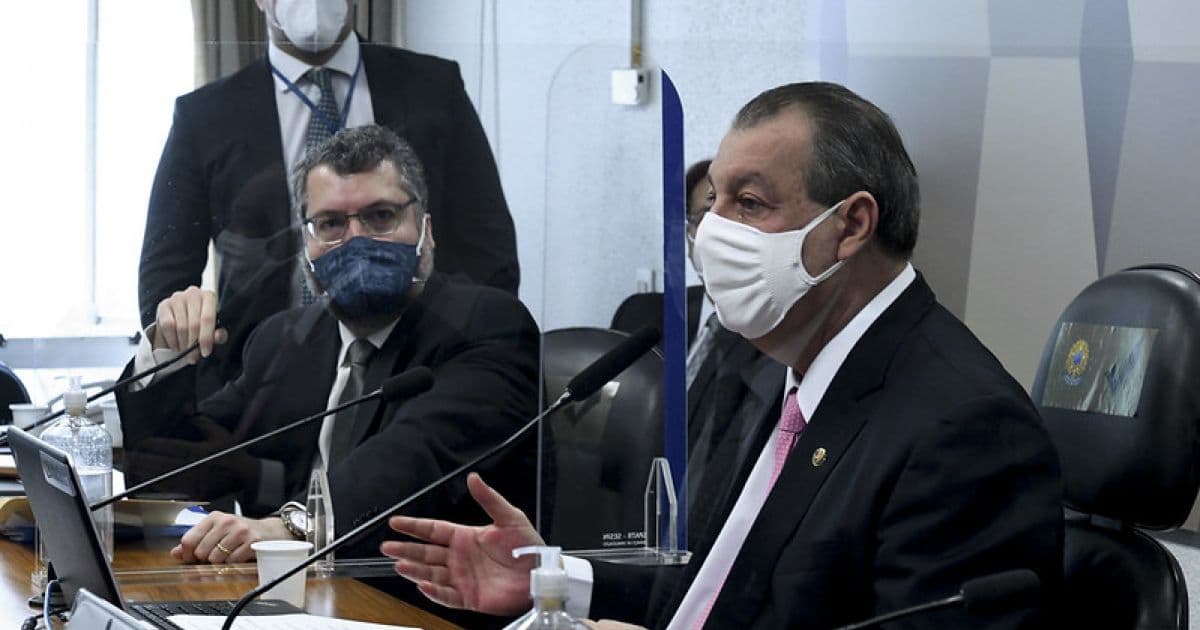 Ernesto Araújo nega ataques a China e é repreendido por presidente da CPI da Pandemia