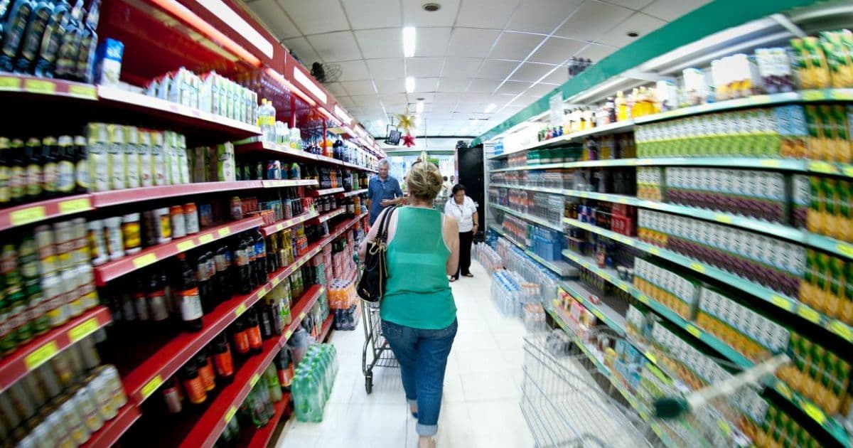 Três em cada 5 brasileiros reclamam que preços nos supermercados aumentaram muito