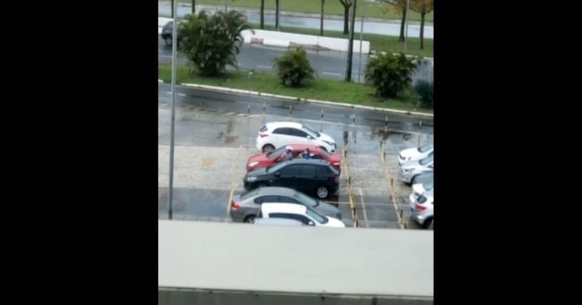 Homem é assaltado no estacionamento do TJ-BA em Salvador; veja vídeo