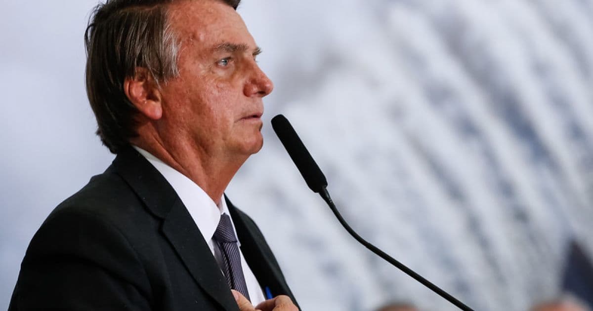 Com obstrução intestinal, Bolsonaro deve ser transferido para hospital em São Paulo