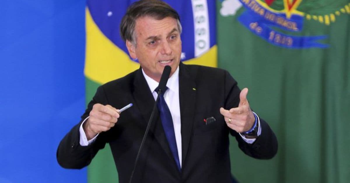 'Tem que todo mundo comprar fuzil', defende Bolsonaro em conversa com apoiadores