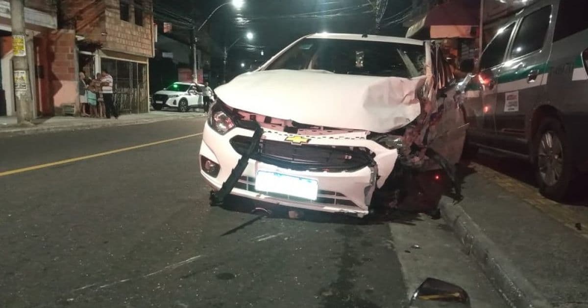 Acidente entre carros deixa duas pessoas mortas e outras duas feridas em Salvador