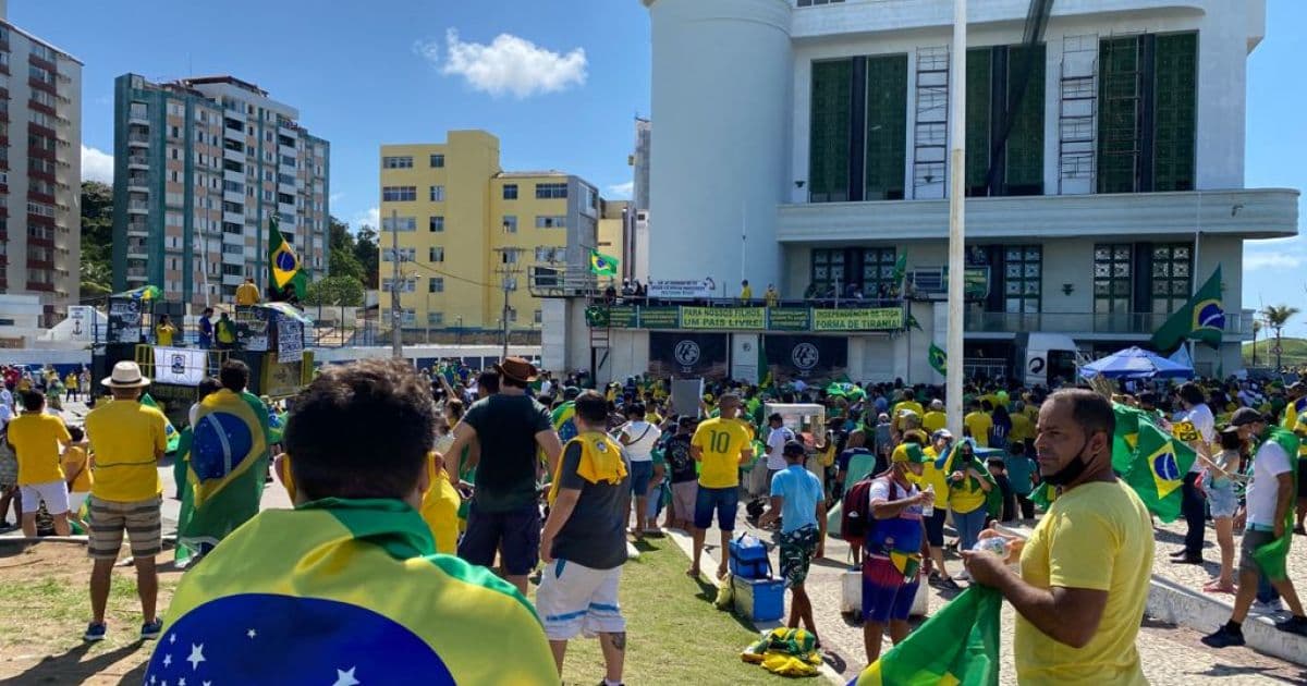 Apoiadores de Bolsonaro já se concentram na Barra para manifestação do 7 de setembro