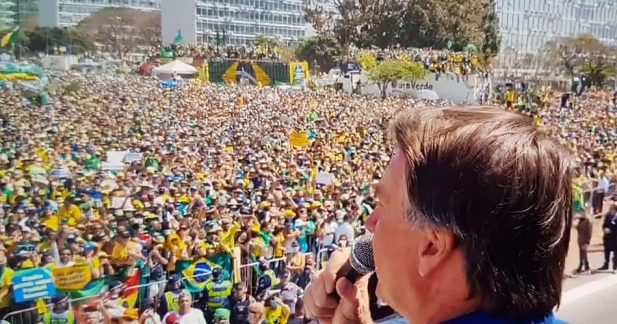 Bolsonaro insinua ilegalidades no STF e ameaça: 'Se enquadra ou pede pra sair'