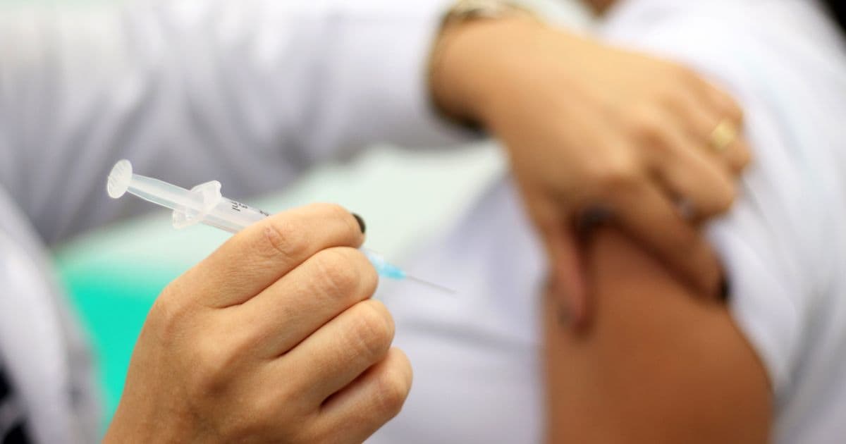 Salvador aguarda definição da CIB para retomar vacinação de adolescentes